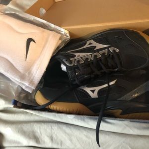 mizuno cyclone speed 2s and white nike kneepads